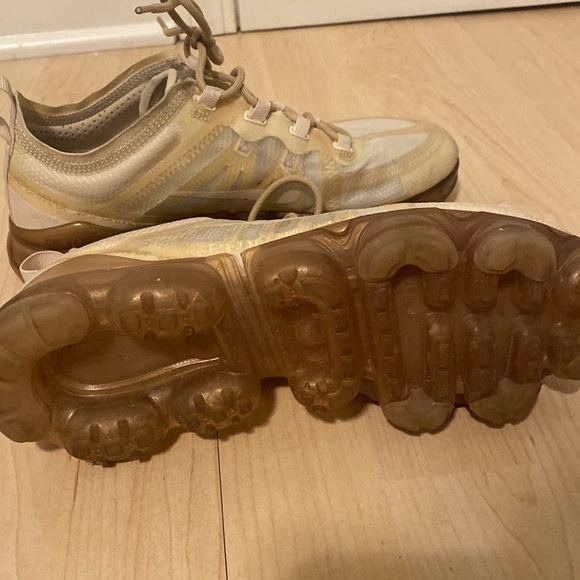Nike gold vapormax!! - Picture 3 of 7